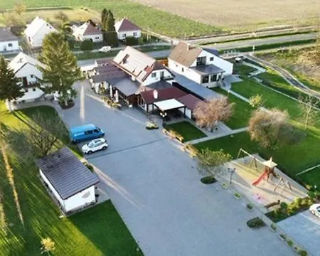 Apartmanhotel Kukorica Csárda 2 Balatonújlak