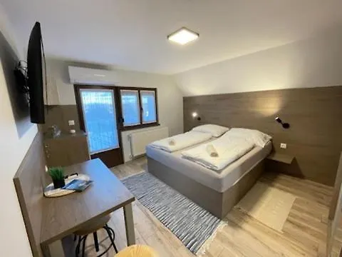 Kukorica Csarda 2 Apart Otel Balatonujlak